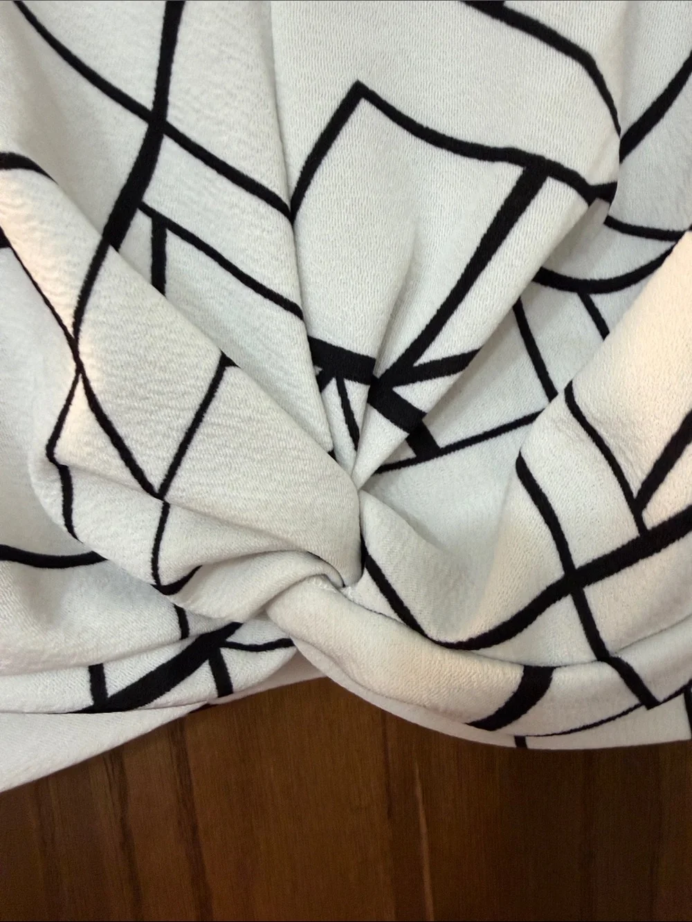 SHEIN Black & White Geometric Twist-Knot Short Sleeve Top